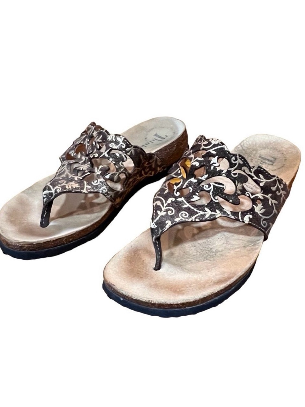 Think! Brown Gold Sandals Metallic Lace Flip Flops Leather Floral Cork Insole
